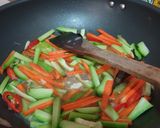 Foto langkah ke 3 dari resep Tumis Labu Siam dan Wortel.