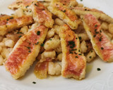 Foto del paso 5 de la receta: Filetes de Salmonetes fritos con Alubias blancas y Tocino ibérico