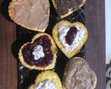 Foto del paso 7 de la receta: Keto - Tarteletas rellenas con crema de frutos rojos y muffins con cubiertas locas