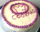 Icing a cake with butter cream,author marathon recipe step 12 photo