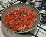 Foto del passaggio 4 della ricetta Pasta con funghi e salsiccia di norcia