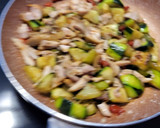 Foto del paso 6 de la receta: Gratinado de calabacín con pollo asado de aprovechamiento y más cositas 🍽