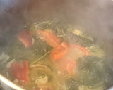 Foto del paso 3 de la receta: Sopa de arroz, acelgas y caldo de pollo, en olla exprés