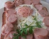 A picture of step 4 of Fish Sausage Flower Toast!.