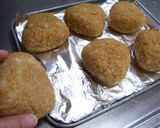 A picture of step 6 of Toasted Onigiri with Leftover Rice.