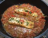 Une image de l'étape 12 de Pavés de saumon aux tomates, oignon de roscoff et jus citronné.