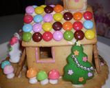 A picture of step 4 of Cookie House For Christmas.