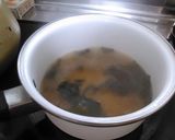 A picture of step 1 of Wakame Seaweed Soup.