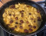 Une image de l'étape 16 de Poulet aux olives violettes, sauce crème au citron confit et coriandre.
