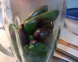 A picture of step 2 of salsa verde casero style.
