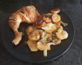 Foto del paso 4 de la receta: Muslo de pollo con patatas al horno
