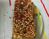 Foto del paso 5 de la receta: Tarta de queso con caramelo y piñones