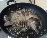A picture of step 5 of Turmeric fried fish.