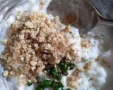 A picture of step 2 of Akhrot mooli ki chutney.