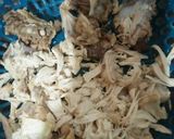 Foto langkah ke 1 dari resep Krengsengan Ayam dan Mie.