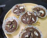 A picture of step 4 of Chocolate chips cup cake.