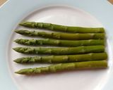 A picture of step 6 of Vickys Asparagus with Vegan Hollandaise Sauce, GF DF EF SF NF.
