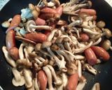A picture of step 2 of Japanese-Style Mushroom Soup Pasta in 10 Minutes.