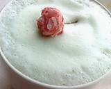 A picture of step 4 of Spring-Coloured Sakura Matcha Latte.