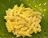 Foto del paso 1 de la receta: Ensalada de pasta crujiente