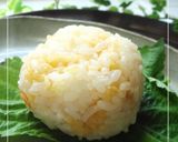 A picture of step 6 of Tempura Crumbs and Small Shrimp (Sakura Shrimp) Onigiri.