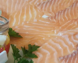 Foto del paso 1 de la receta: Marinado de salmón con queso aromatizado