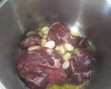 Foto del paso 2 de la receta: Carrilleras de ternera en vino tinto