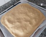 Foto del paso 7 de la receta Empanada de atún, piquillos y huevo duro