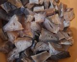 Foto langkah ke 1 dari resep Iwak Asin Telang Asam Manis Pedas.