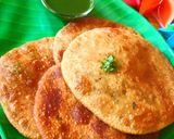 A picture of step 4 of Sattu ki Poori.