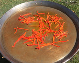 Foto del paso 2 de la receta: Paella campera a fuego para un regimiento