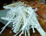 รูปขั้นตอนการทำที่ 6 ของ ต้มแซ่บอกไก่กับไข่เจียวเห็ด