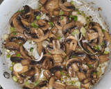 Foto del paso 2 de la receta: Pollo con crema y champiñones