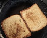 A picture of step 4 of Paneer club sandwich.