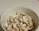 A picture of step 1 of Mushroom sauce.