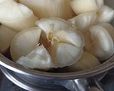 Foto langkah ke 3 dari resep Getuk lindri merah putih tanpa cetakan.