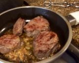 Foto del paso 5 de la receta: Cocina para enamorar: Tournedos flambé au cognac (receta de mi marido)