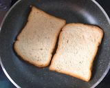 Hình bước làm 2 của món Sandwich ốp la