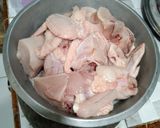 Foto langkah ke 1 dari resep 9. Opor Ayam Kentang.