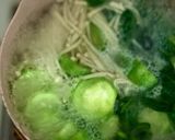 Hình bước làm 3 của món 🌱 Canh Mồng Tơi Nấu Mướp Hương & Nấm Kim Châm