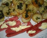 Foto del paso 6 de la receta: Papas Vikingas con eneldo y salchichas con salsa de mostaza