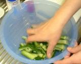 A picture of step 2 of Lemon-Flavored Stir-Fried Prawns and Cucumber.