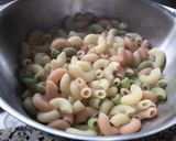 Foto del paso 1 de la receta: Coditos con salsa de espinaca y queso