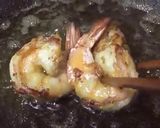 รูปขั้นตอนการทำที่ 2 ของ กุ้งแชบ๊วยทอดราดซอสมะขามราดข้าว(แย่งกุ้งกับอาโกวมา)
