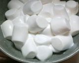 A picture of step 2 of 3 Minute Marshmallow and Yogurt Mousse.