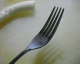 A picture of step 1 of Easily Chop Green Onions Using a Fork.