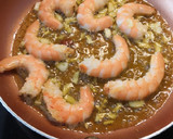 Foto del paso 4 de la receta: Arroz con pulpo y gambas al ajillo