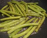 A picture of step 3 of Easy balsamic glazed green beans.