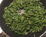 A picture of step 2 of Green beans with potatoes and eggs.