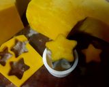Hình bước làm 2 của món Cơm cuộn trang trí lá cờ Việt Nam